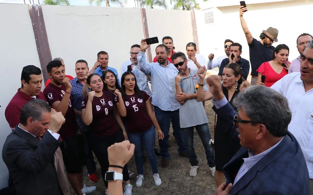 Un grande del voli, develan placa al “Tity”