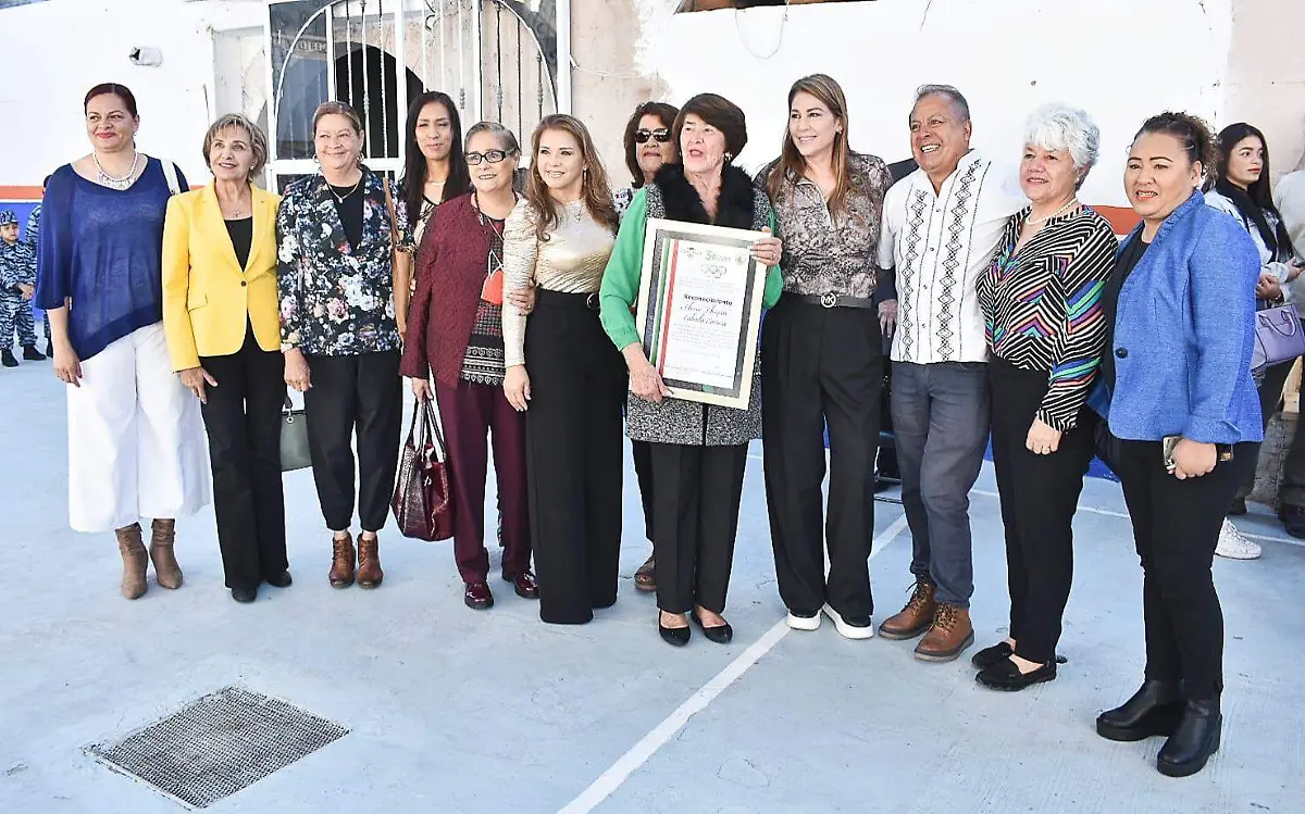 Recibe reconocimiento la olímpica Eloísa "La Chiquis" Cabada