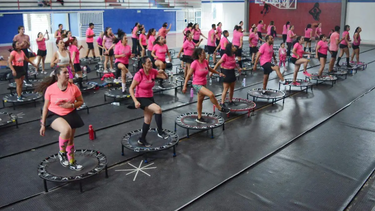 Bailaron sin parar sobre el trampolín