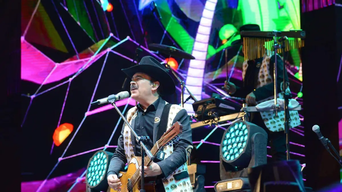 Los Tucanes de Tijuana ponen a bailar a Durango