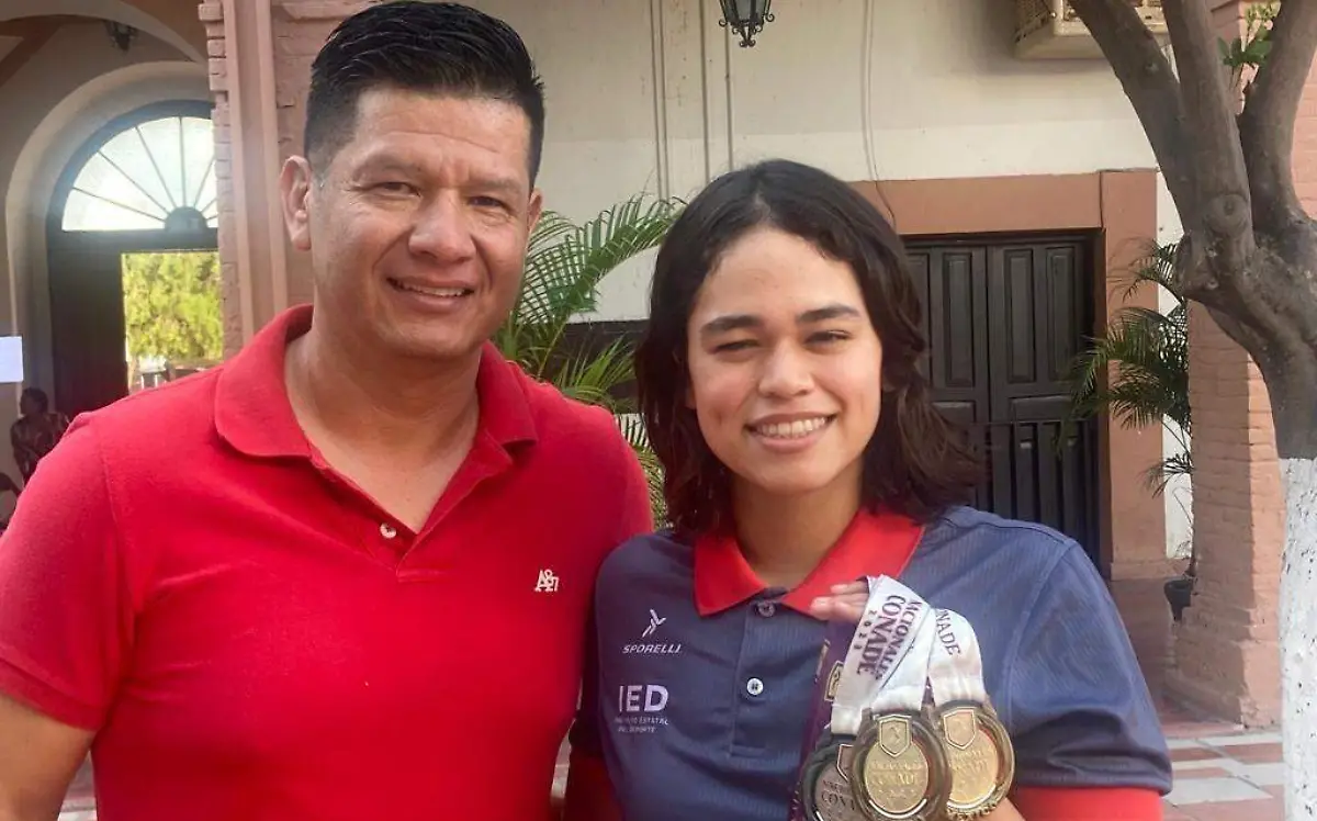 Andrea Santos, medallista orgullosamente lerdense