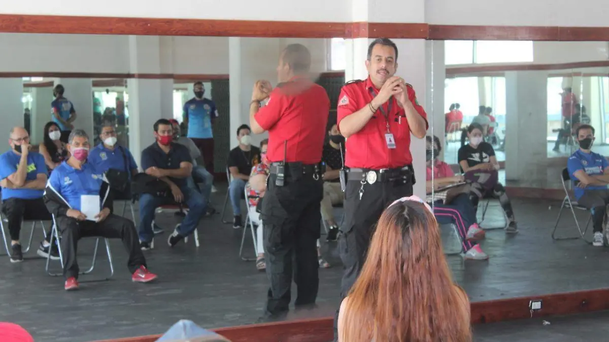 Capacitan a entrenadores de TKD