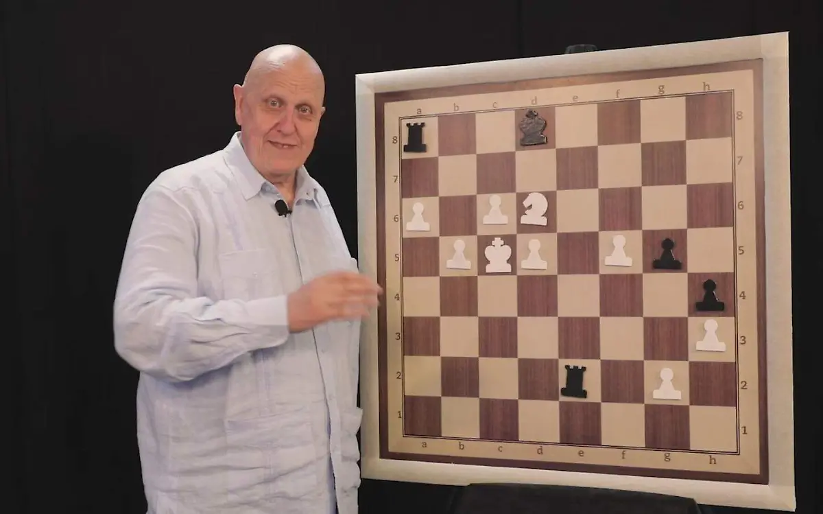 Leontxo García, conferencista y comentarista especializado en ajedrez