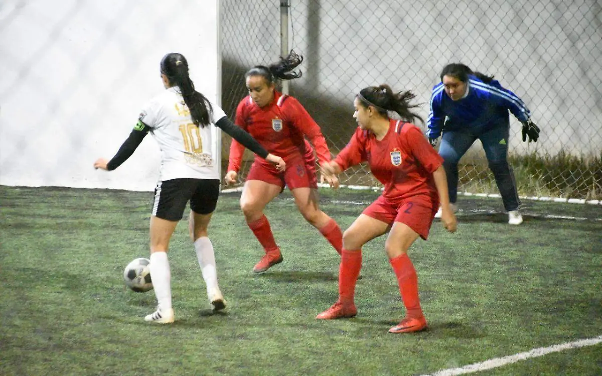 Master golea a Leonas Mega