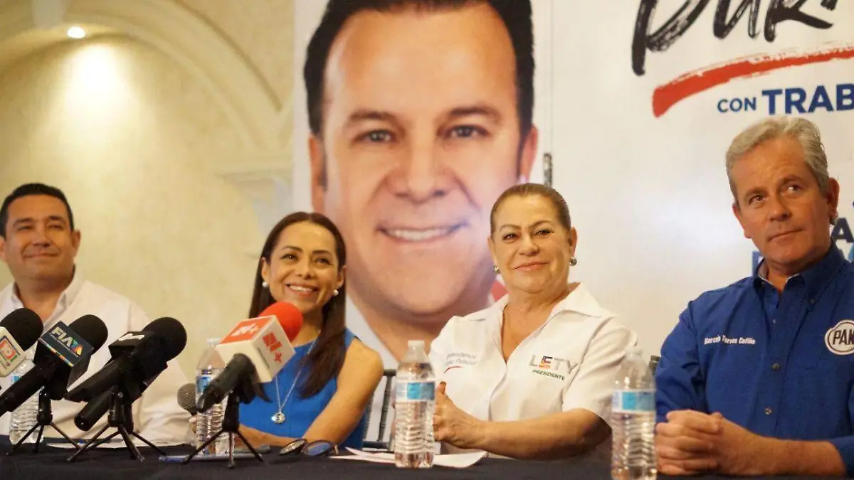 Lety Herrera presenta su declaración 3de3