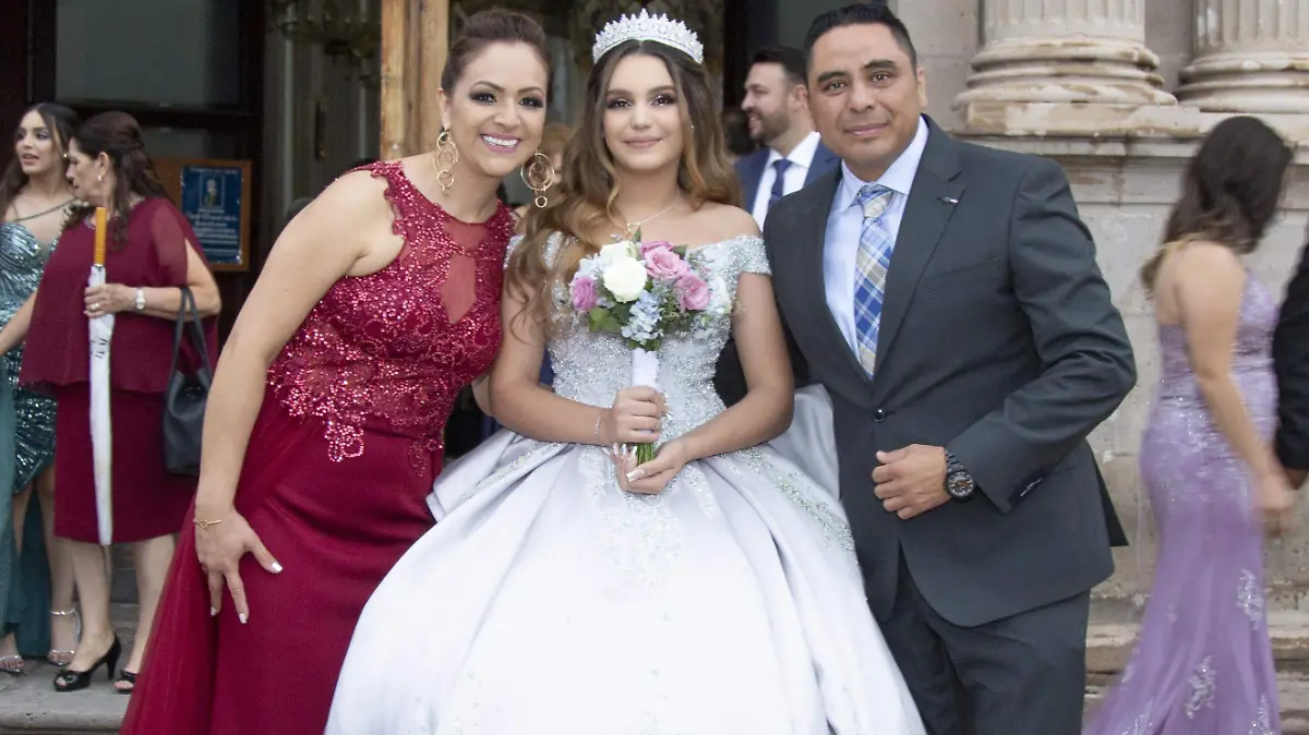 ¡Celebró sus XV Isis Figueroa!