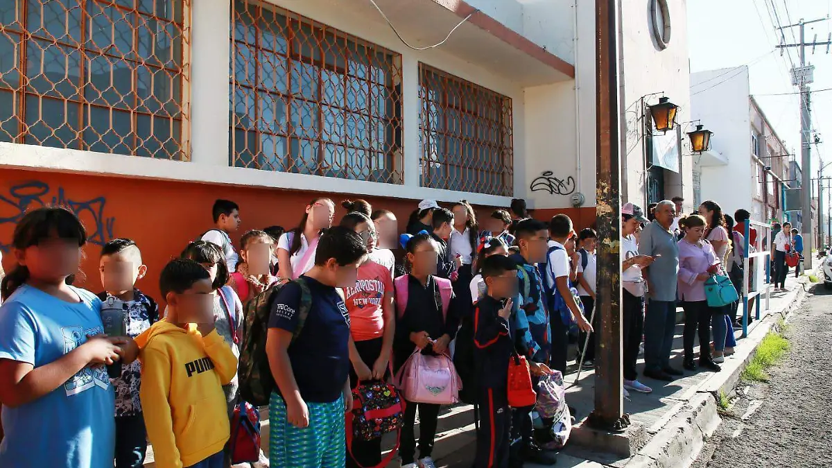 Hoy no abrió la Escuela Primaria 13 "José Ignacio Soto"; protestan padres y docentes