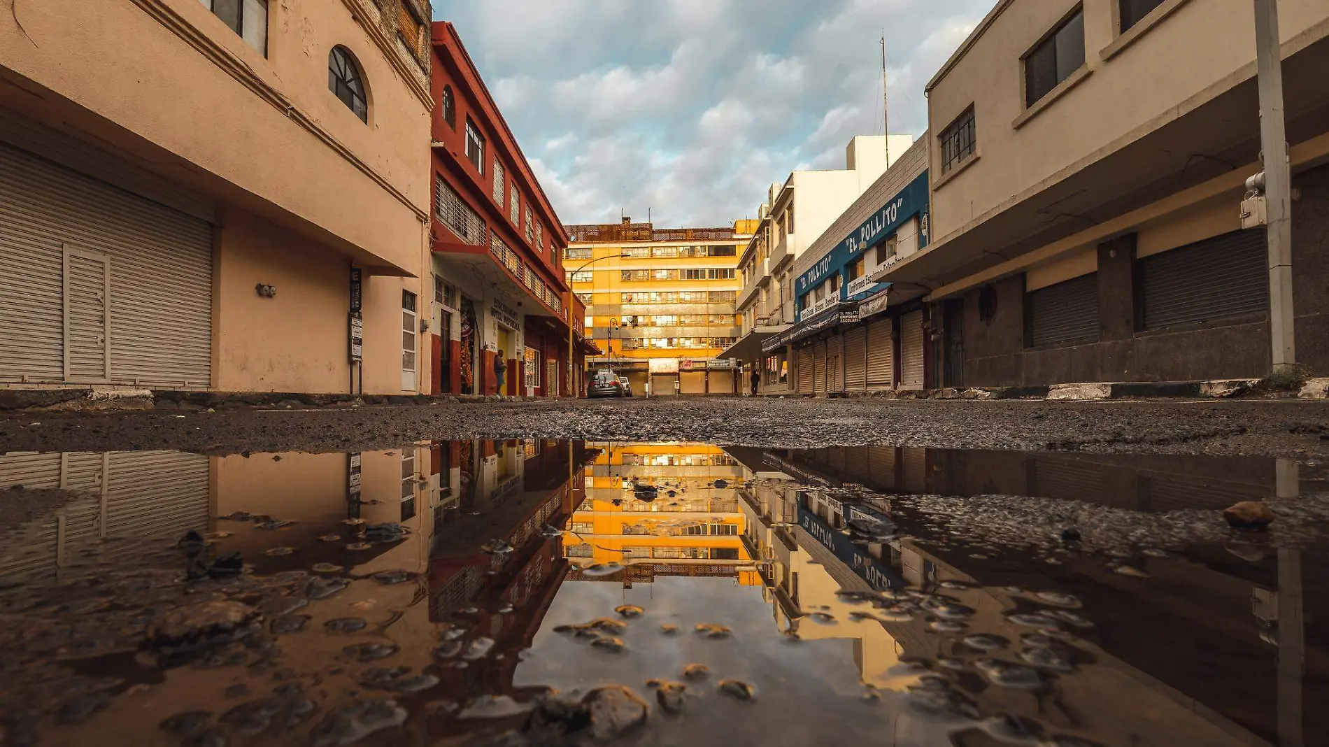 El fotógrafo Fano Guijarro logra captar el Multifamiliar sin un alma a su alrededor