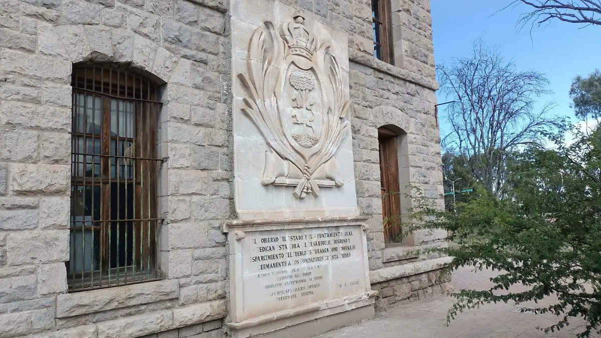 En abandono el edificio que albergó la primera estación de ferrocarril