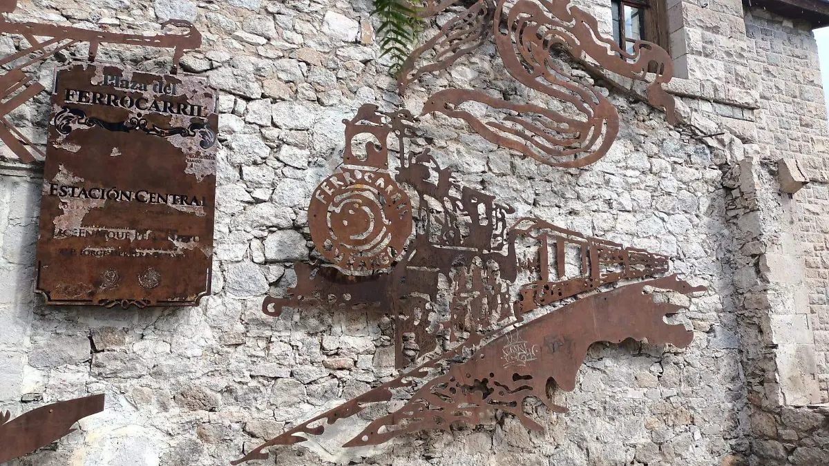 En abandono el edificio que albergó la primera estación de ferrocarril