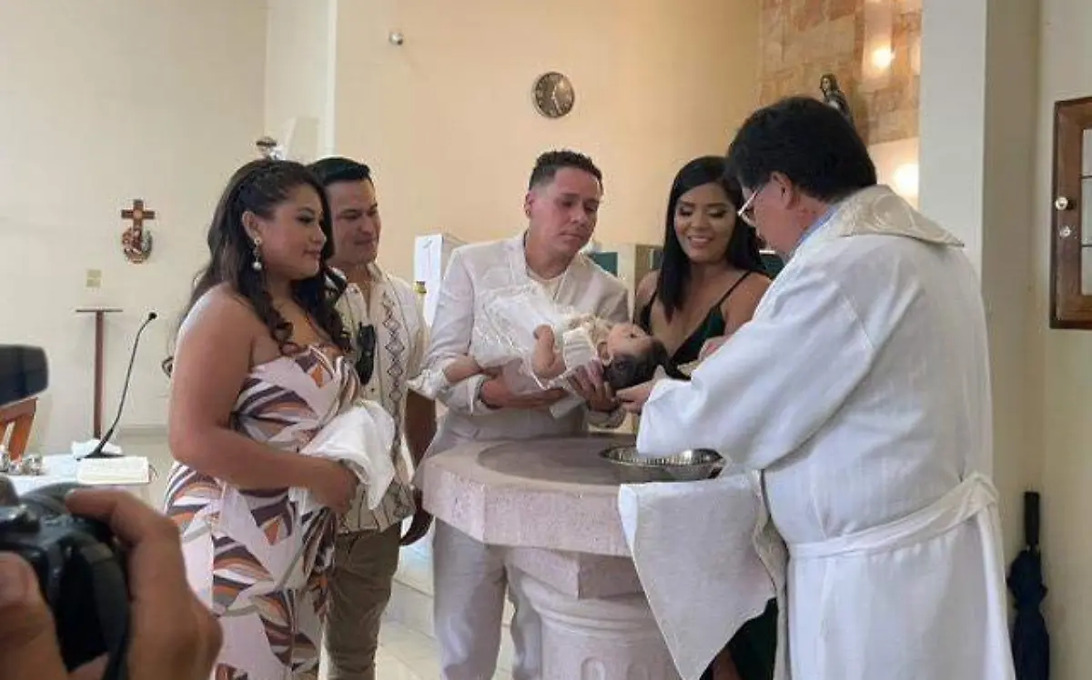 Bautizan a la niña Alejandra Ortega Castro