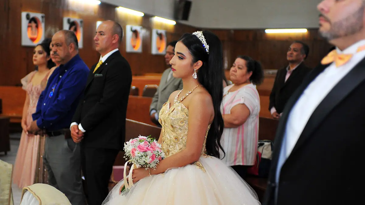 Celebra Alexis Paulina sus dulces 16