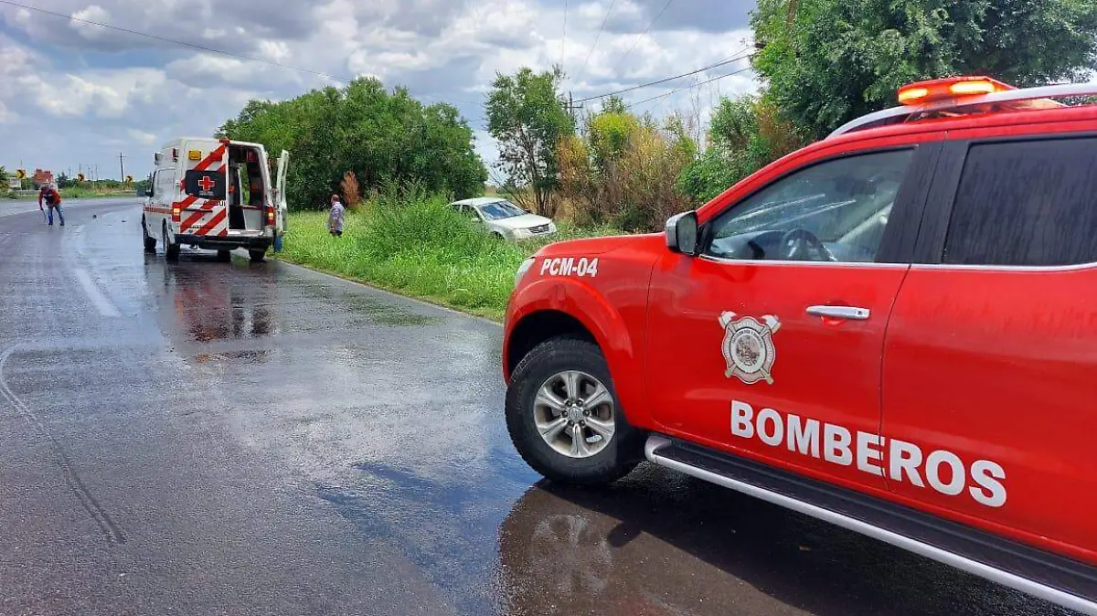 Accidente sobre carretera Francisco Zarco; tres lesionados