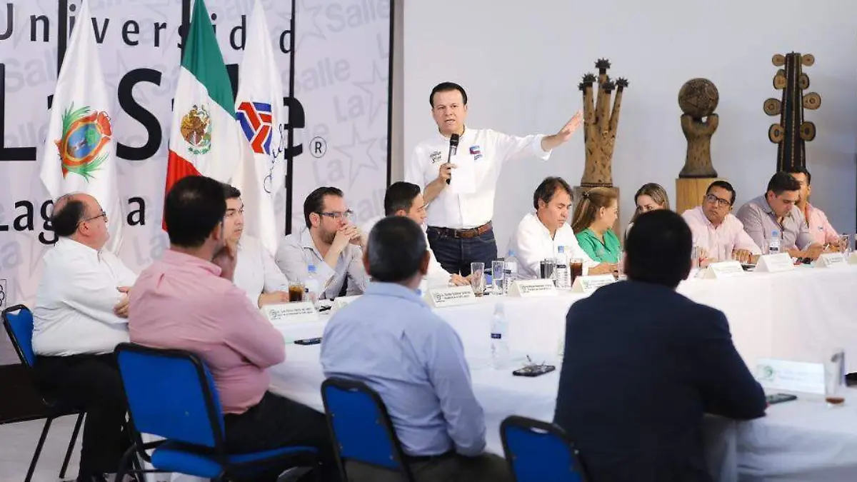 Esteban Villegas se reúne con el sector educativo de Gómez Palacio 