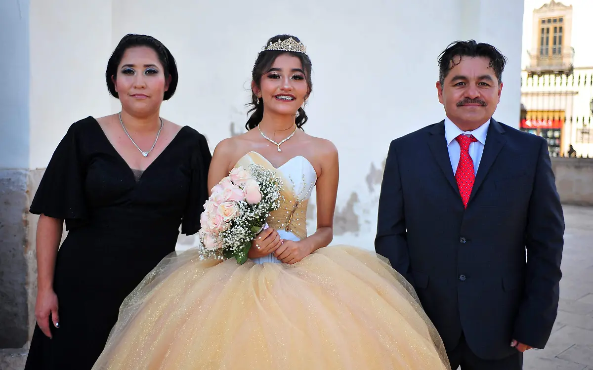 Encantadora quinceañera Marcela Torres Esparza
