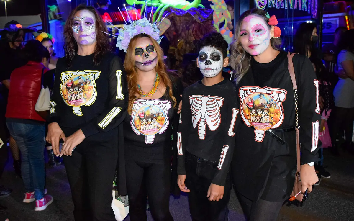 Sofía Armendáriz, Isis Pacheco, Christian y Nayeli Urbina celebran Halloween