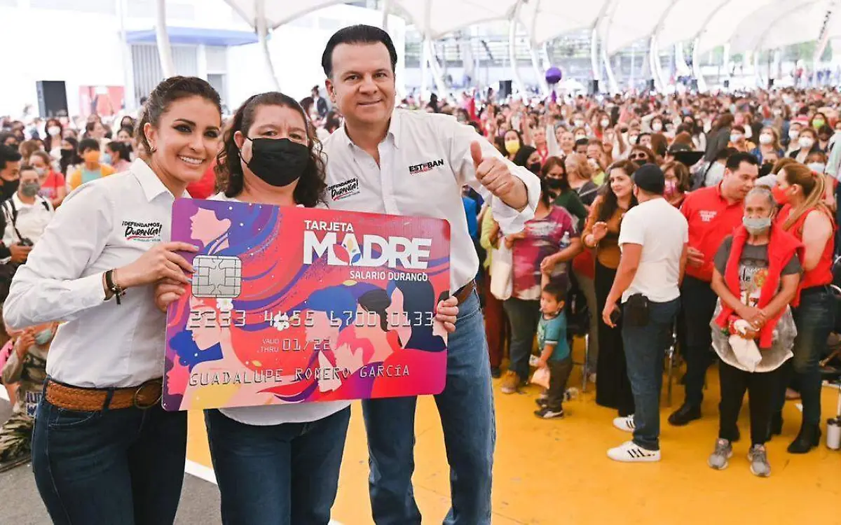 Esteban Villegas presenta tarjeta "Madre, salario Durango”