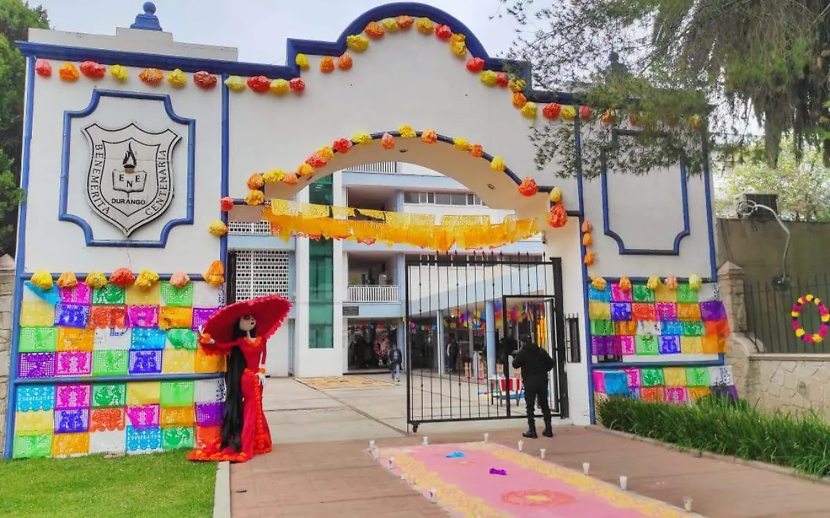 Con altar monumental recuerda ByCENED a Juan Hernández y Marín