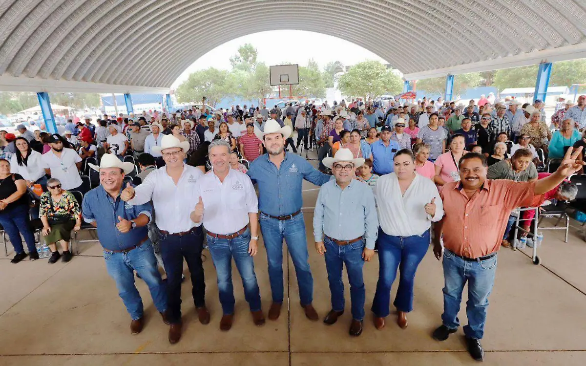 Esteban Villegas entrega semilla de frijol a 15 municipios de Durango