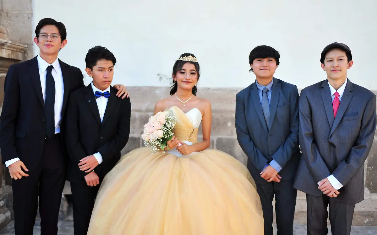 Encantadora quinceañera Marcela Torres Esparza