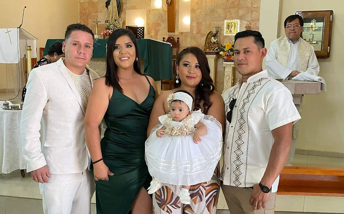 Bautizan a la niña Alejandra Ortega Castro