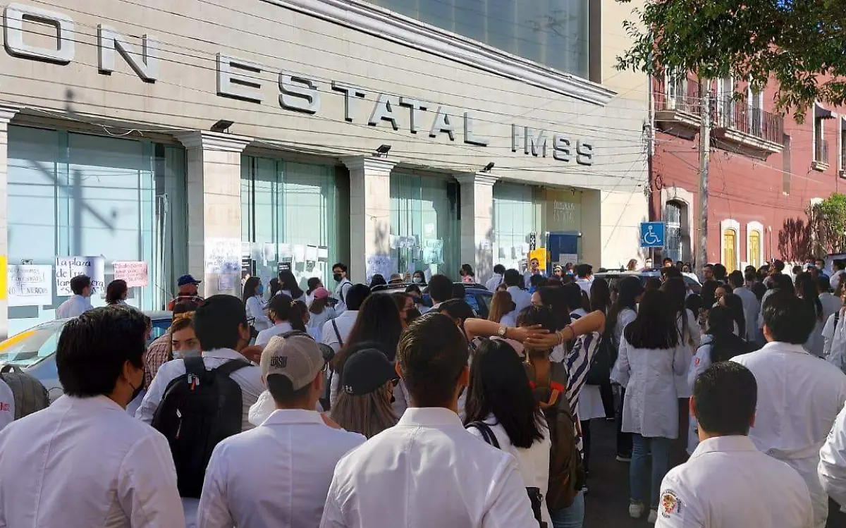 Se manifiestan médicos en Durango capital