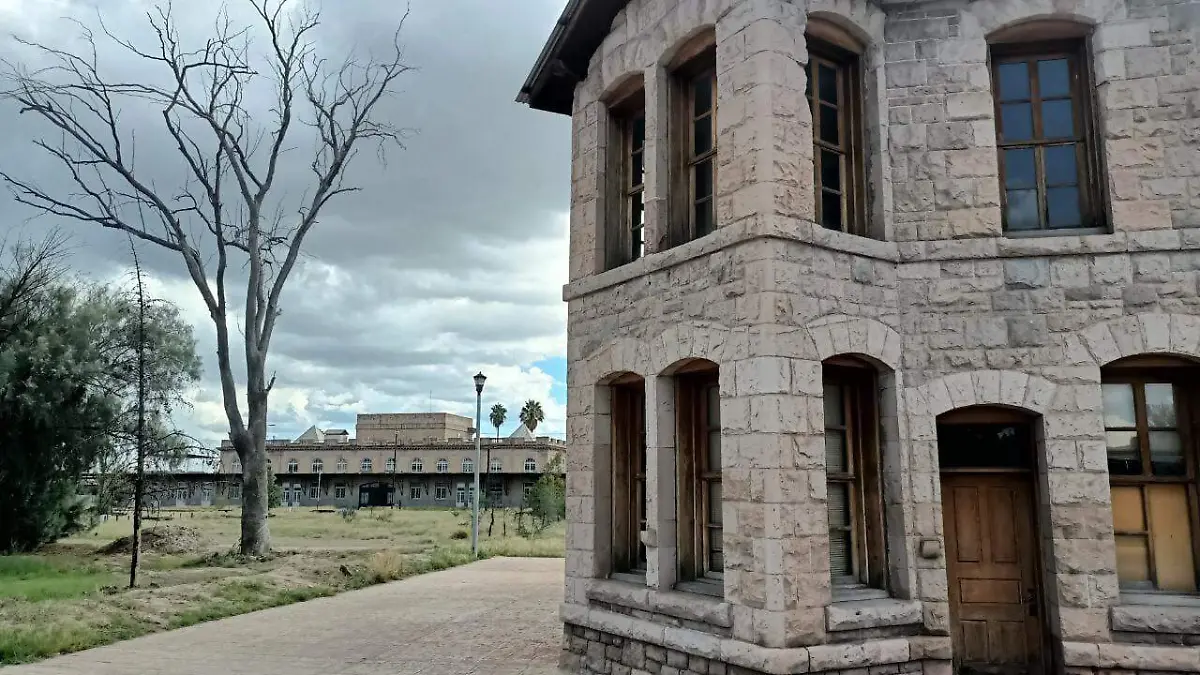 En abandono el edificio que albergó la primera estación de ferrocarril
