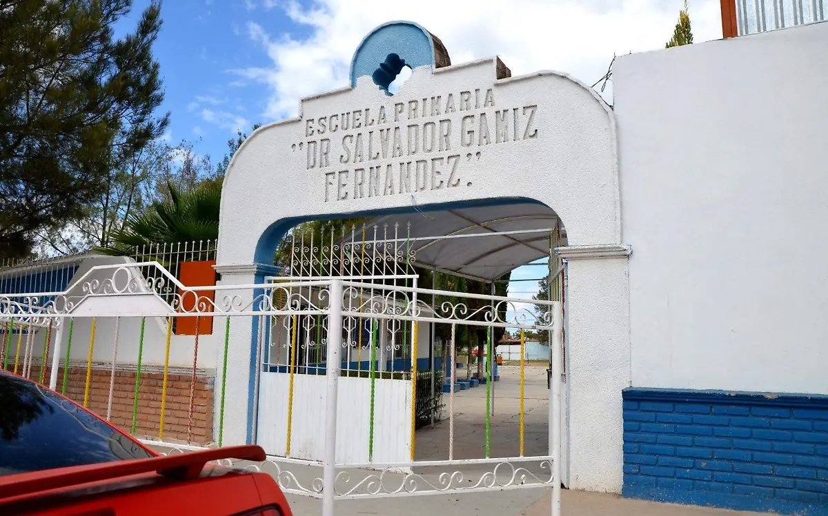 Escuela primaria “Dr. Salvador Gámiz Fernández” en el municipio de Poanas