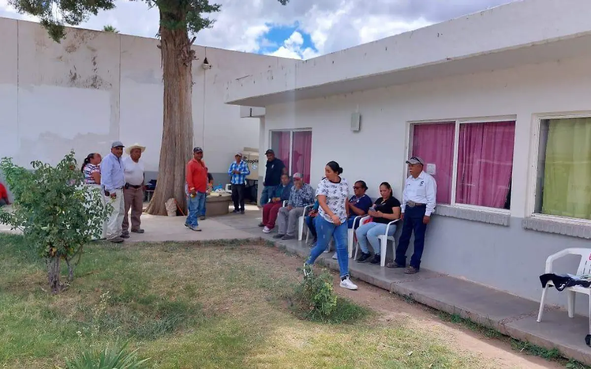 Trabajadores del Ayuntamiento mantienen protesta en Peñón Blanco