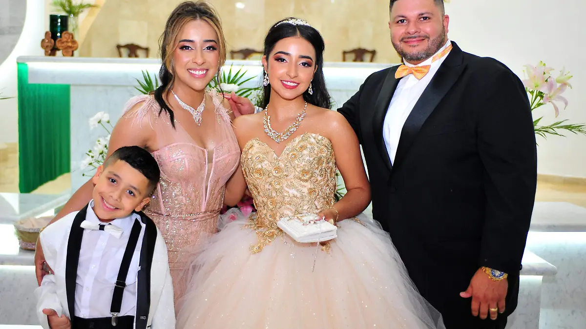 Celebra Alexis Paulina sus dulces 16