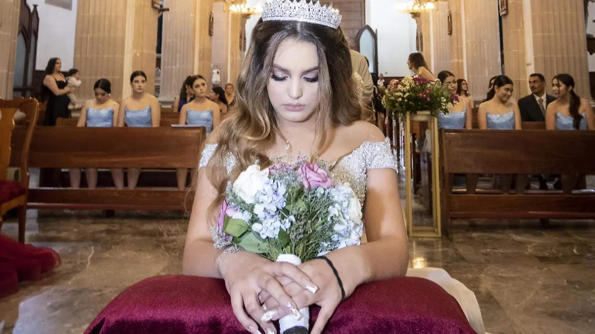 ¡Celebró sus XV Isis Figueroa!