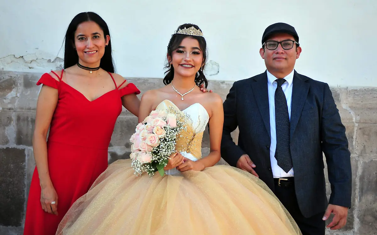 Encantadora quinceañera Marcela Torres Esparza