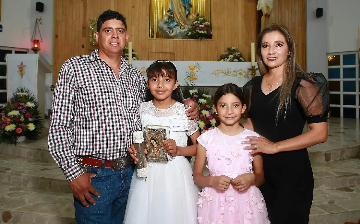 Su primera comunión realizó Ximena Torres Rodríguez