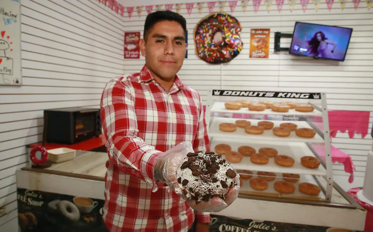 José Ruelas, el duranguense que creó 25 nuevos sabores de donas gourmet