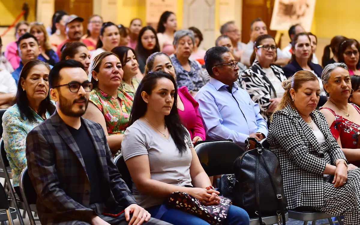 Raquel Guerrero presentó su libro ¿Por qué peleo con mi hijo?
