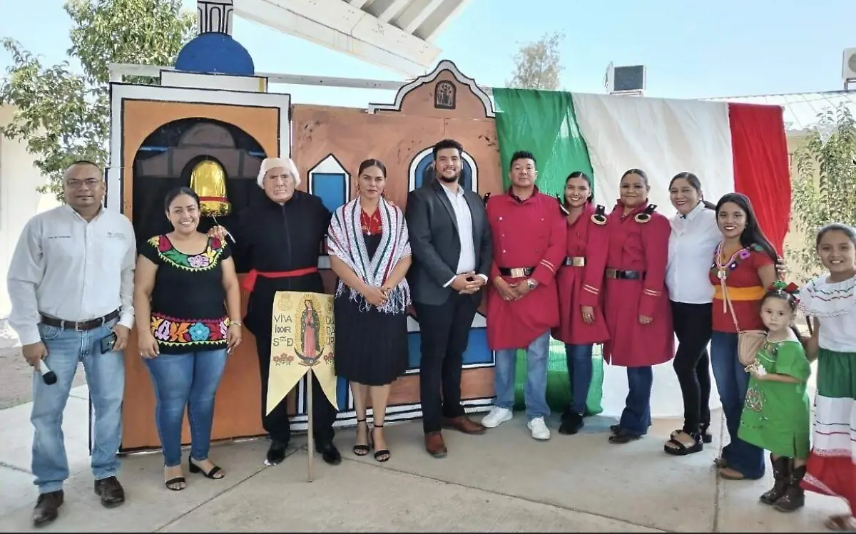 Escuela primaria Nissan #46 presente en el desfile cívico