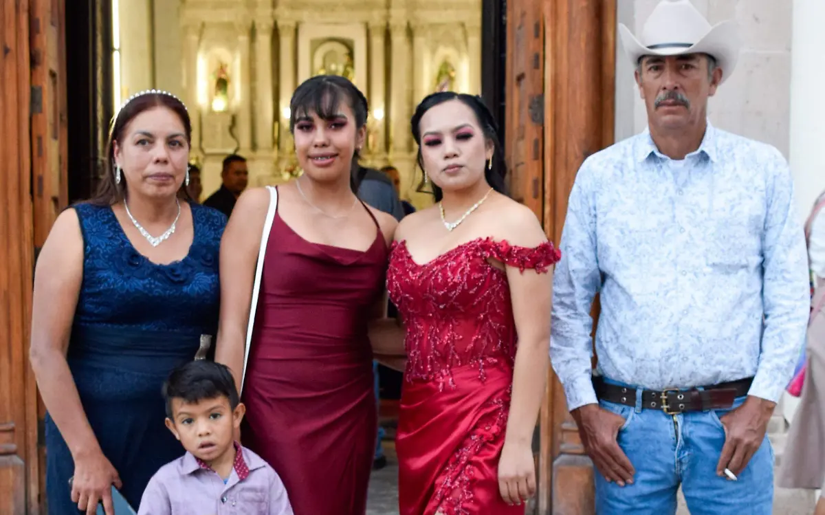 Feliz graduada Elsa Magaly Mancinas Cabrera