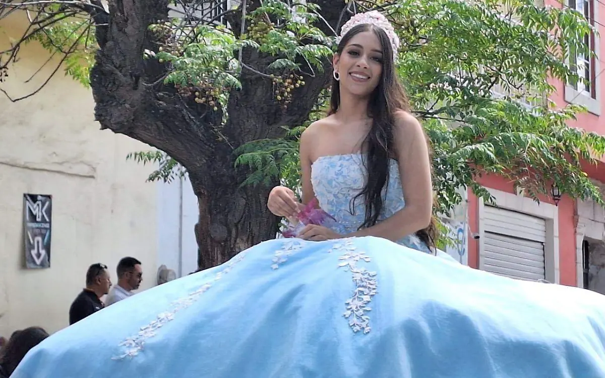 Con desfile de reinas y charreada concluye la Feria de la Nuez 2023