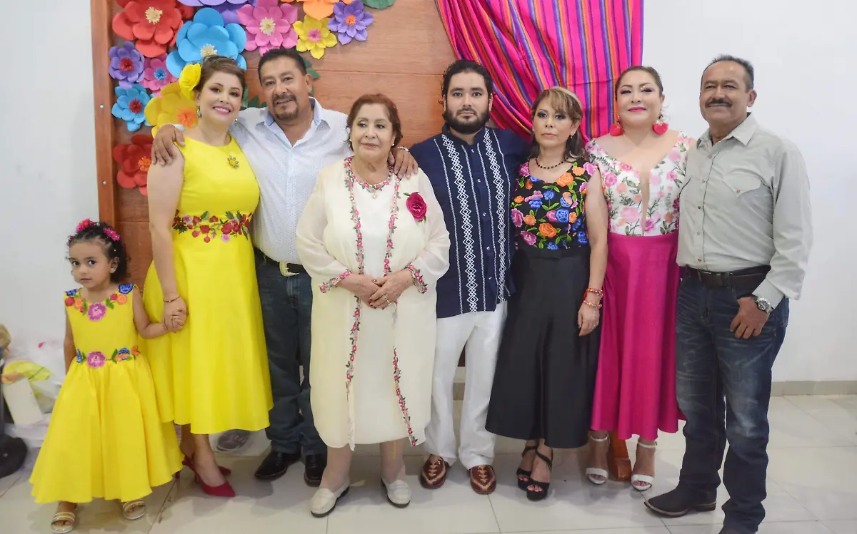 Celebró la señora Camelia Solís Martínez su cumpleaños 75
