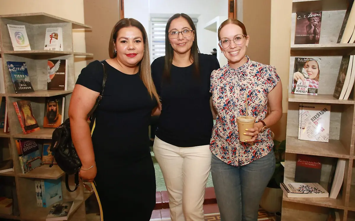 Comparten un momento agradable en café en “La Mina”