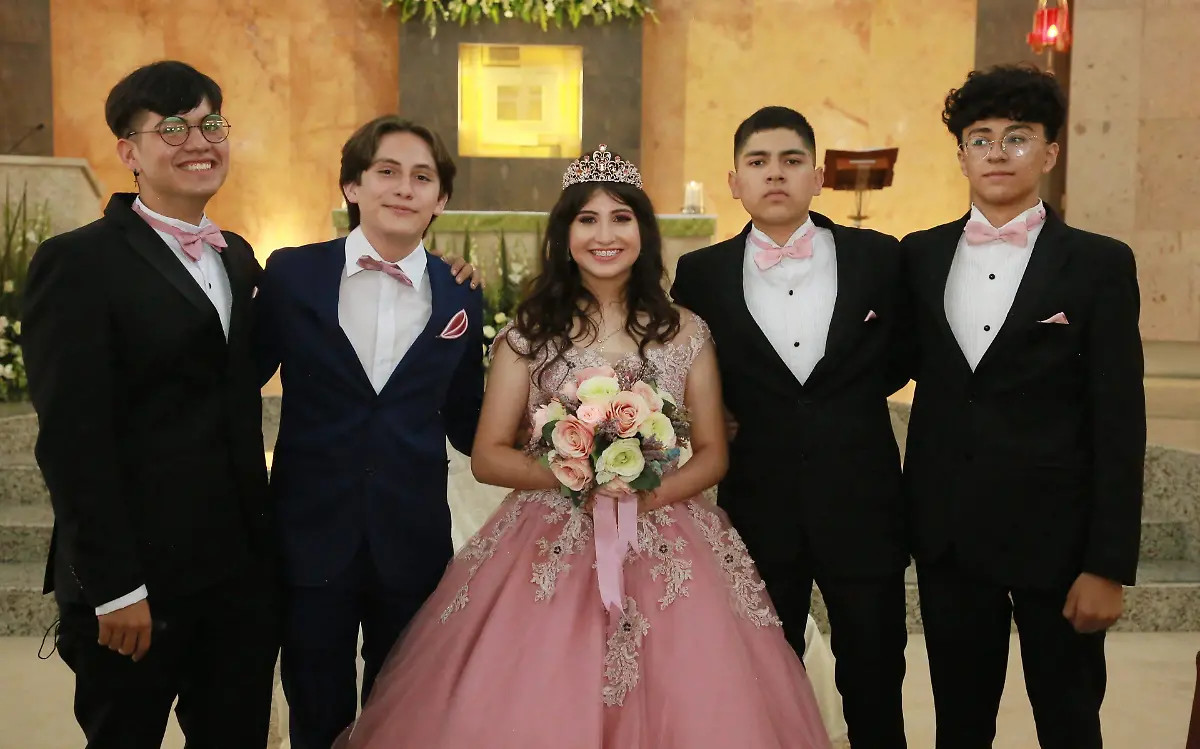 Inolvidables XV años de Bianca Vicent Ávalos Murillo