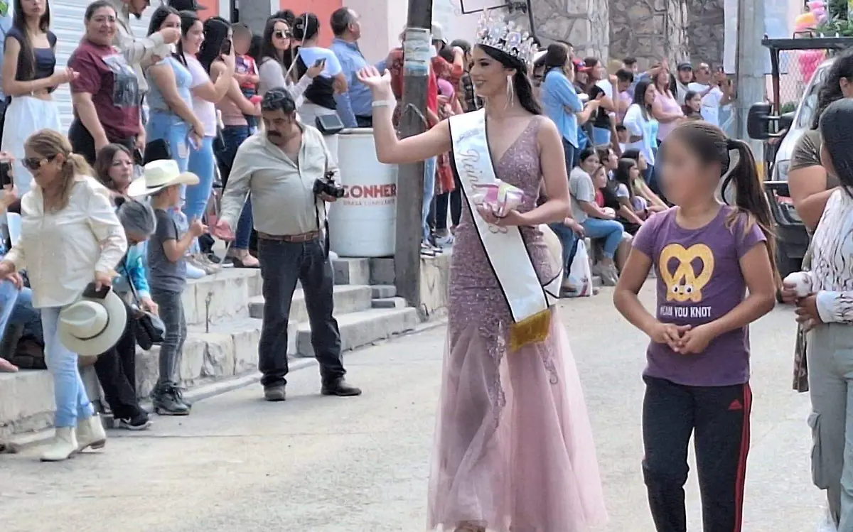 Con desfile de reinas y charreada concluye la Feria de la Nuez 2023