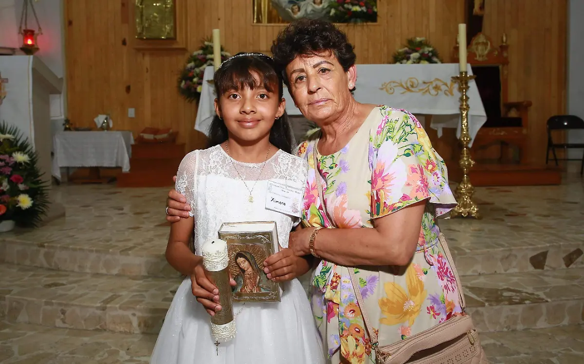 Su primera comunión realizó Ximena Torres Rodríguez