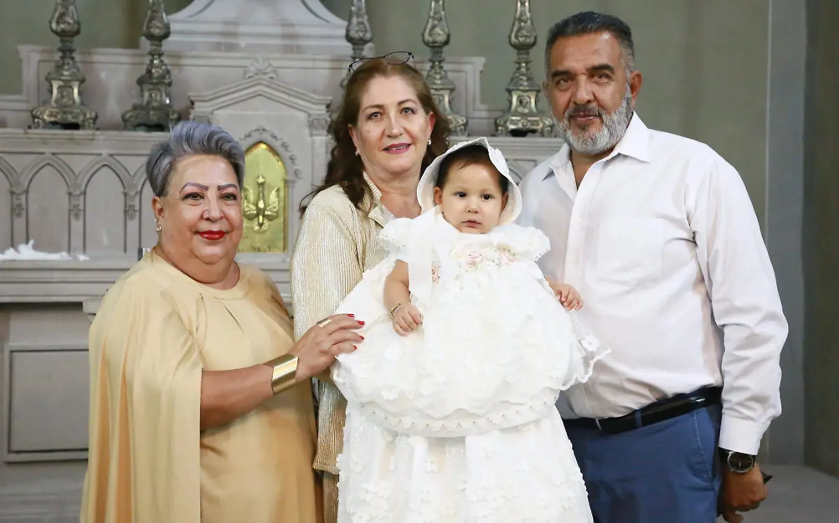 Bautizan a Lena Sofía Díaz Esparza