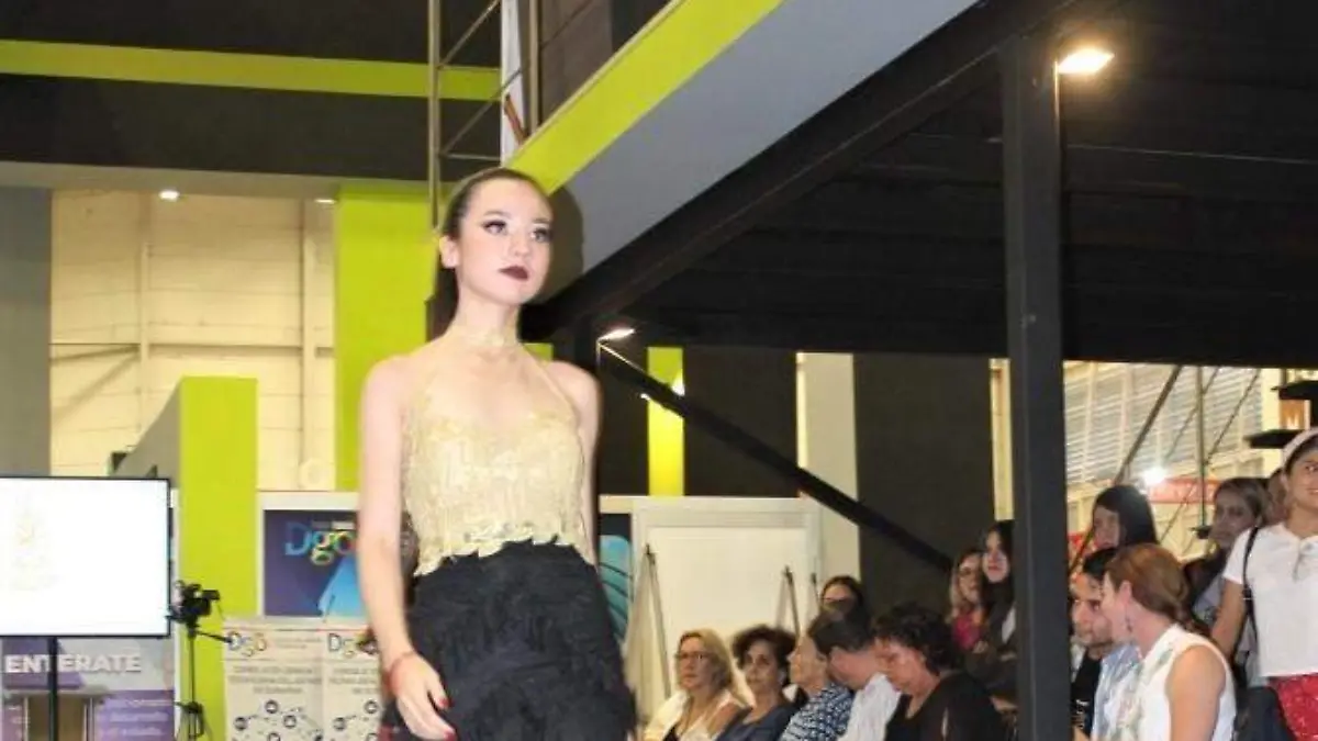 la pasarela 4-E COLOR