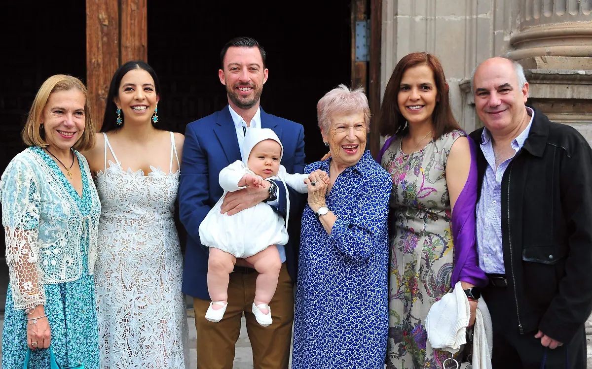 Recibe el bautizo Guillermo Nava Mendía