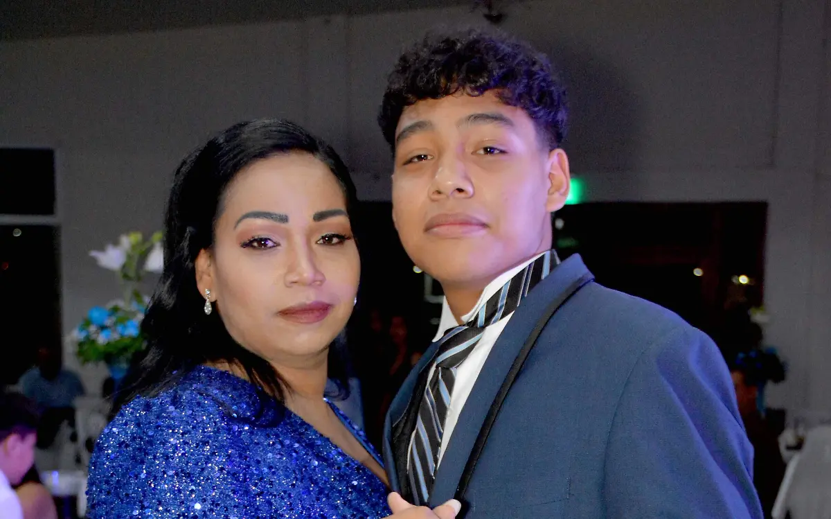 Chris Asael celebra sus XV años