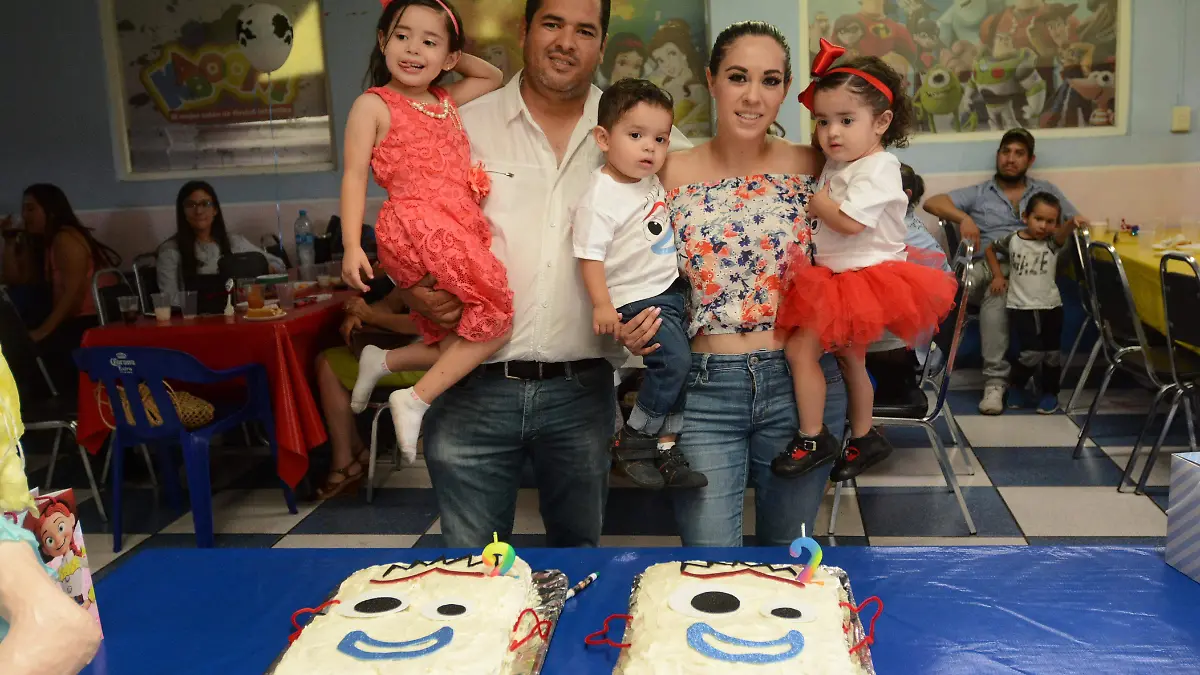 SUS PAPÁS 1-C COLOR