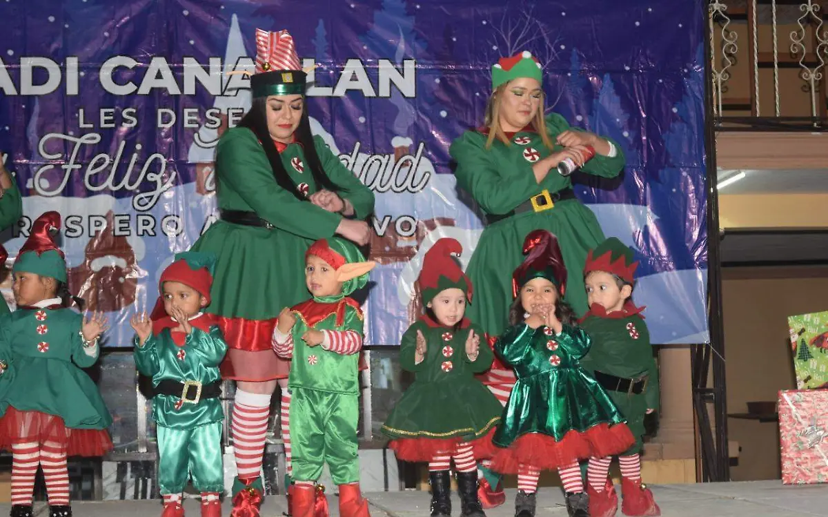 Escuelas realizan posada navideña en Canatlán