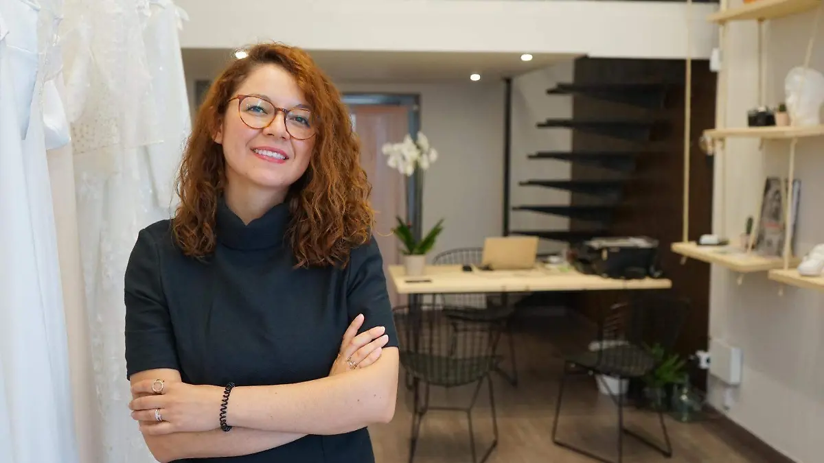 LA DISEÑADORA 3-C -BYN-